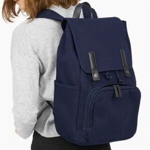 Everlane Unisex Modern Snap Backpack in Navy with Black Leather